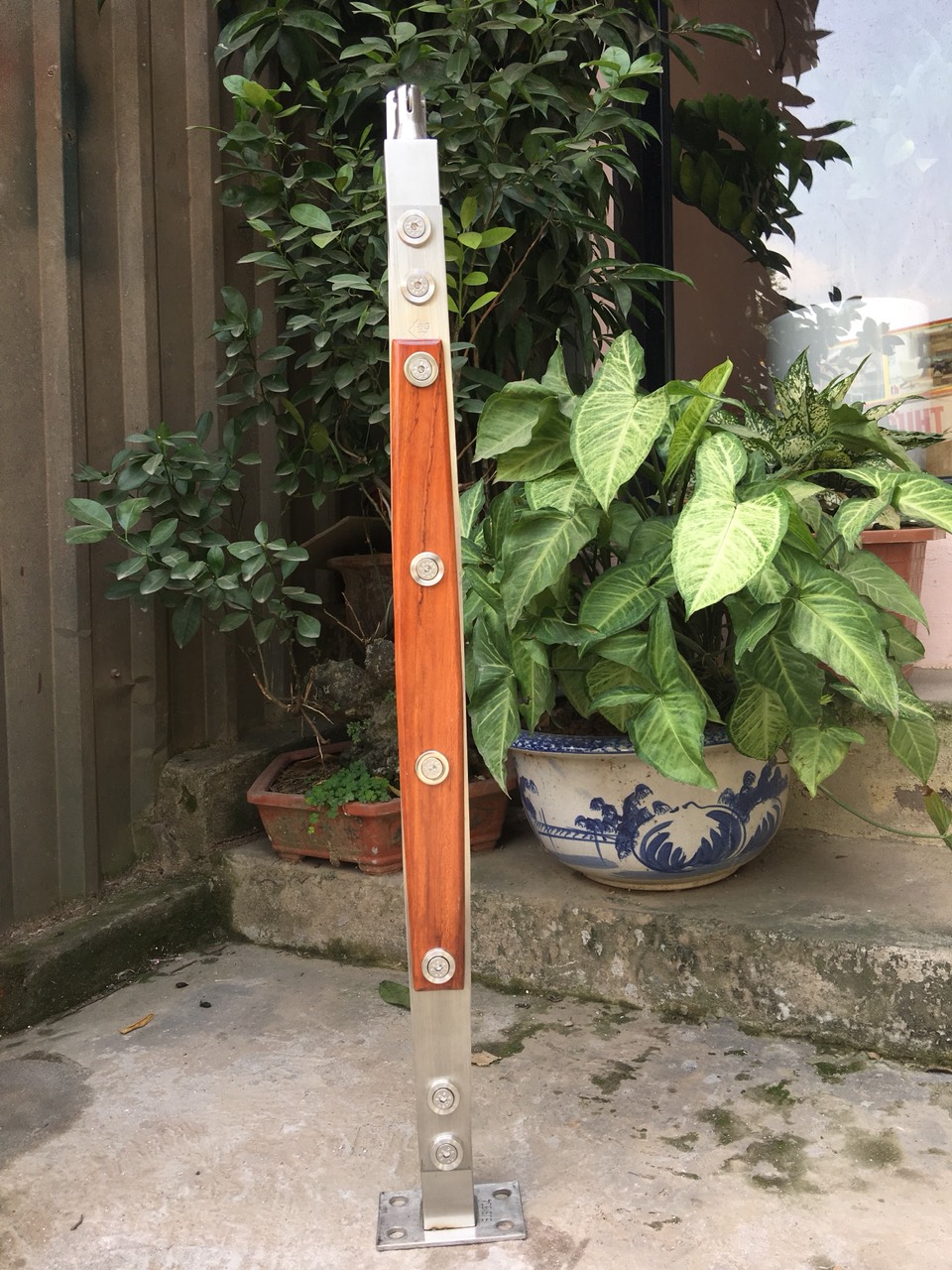 TRỤ SỎ MÁ GỖ