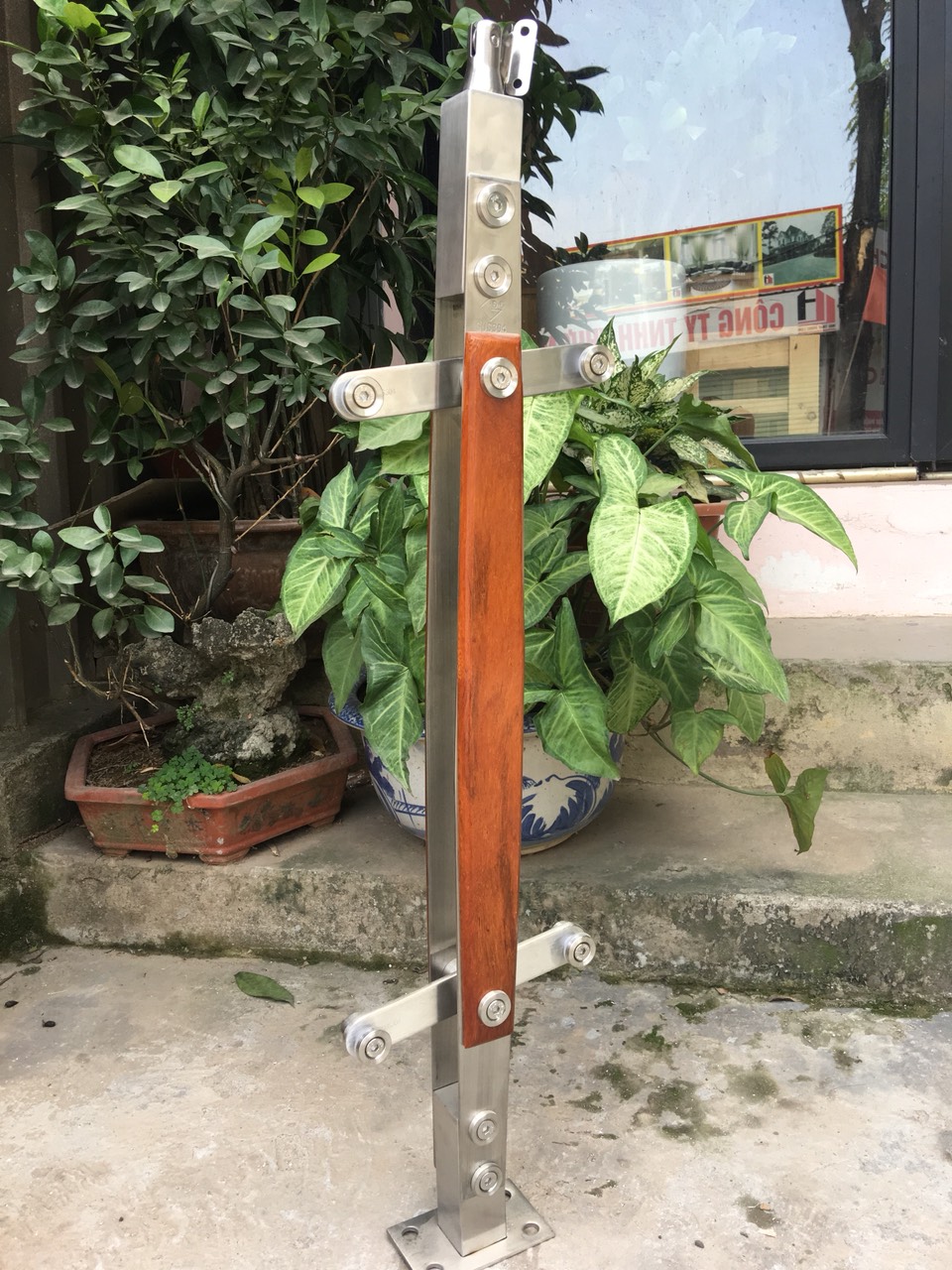 TRỤ CAO ÁP MÁ GỖ